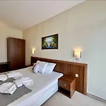 Grenada - Menada 2*
